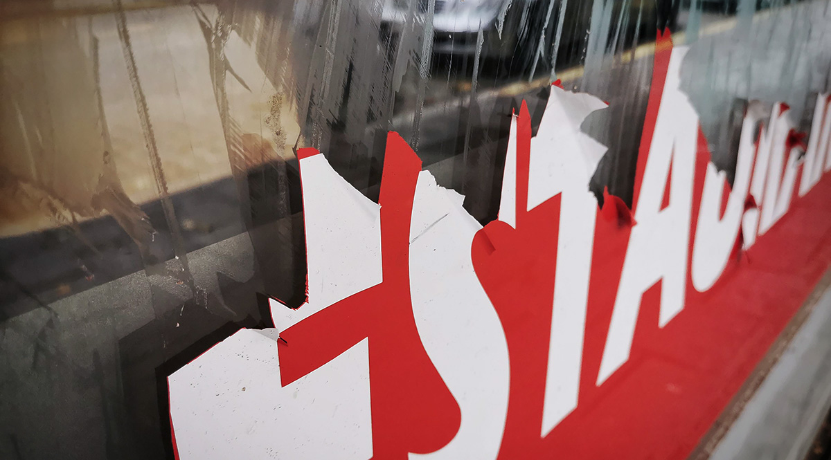 Borttagning av dekor från skyltfönster - Reklamhuset RINK